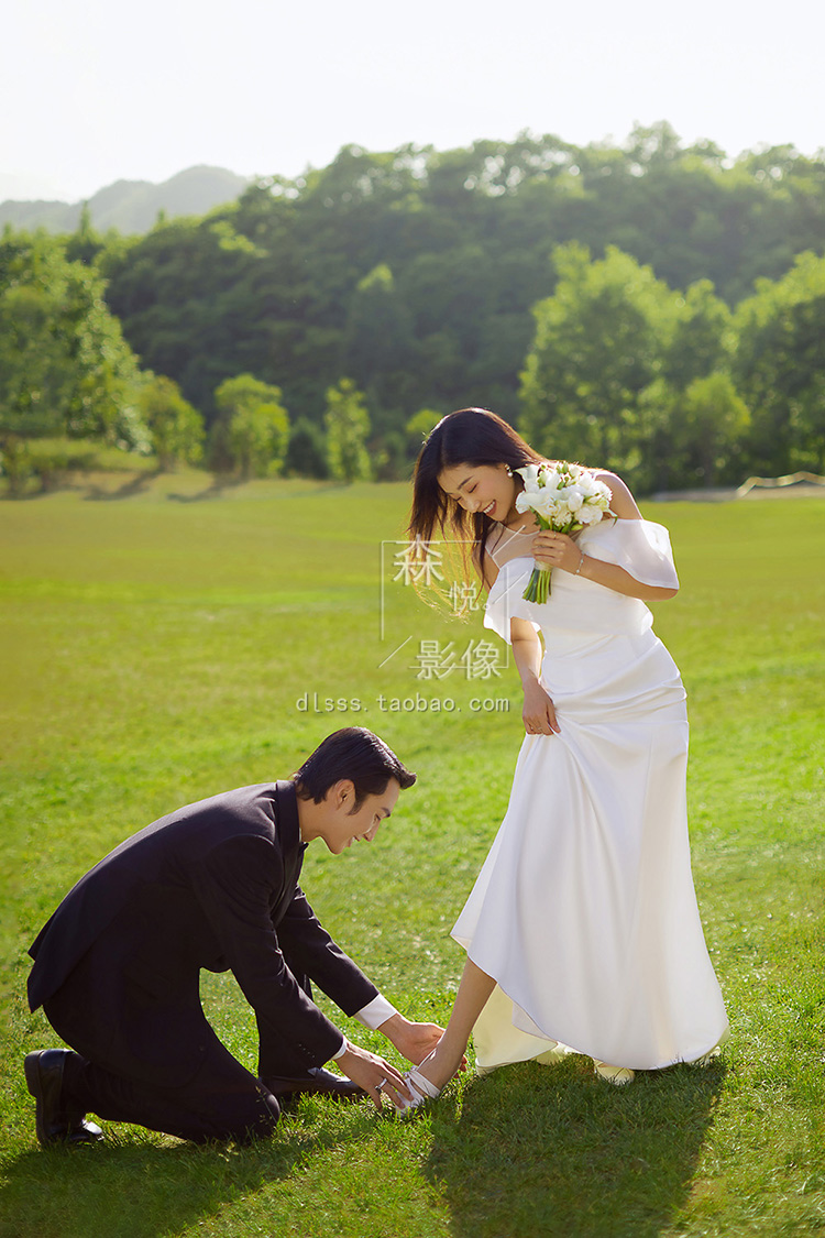 H1436婚纱样图