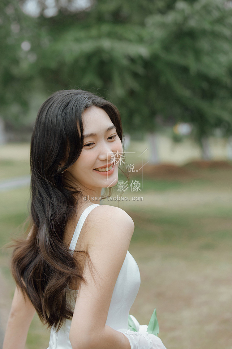 H1455婚纱样图